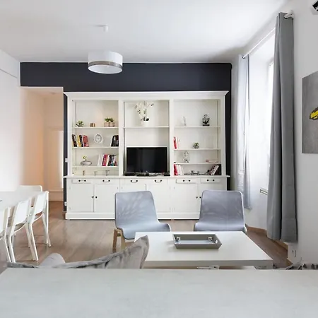 Gerorges Clemenceau By Halldis Apartment *